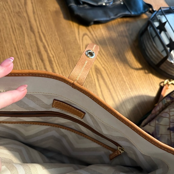 Pristine Dooney and Bourke Shoulder Bag - Picture 4 of 7